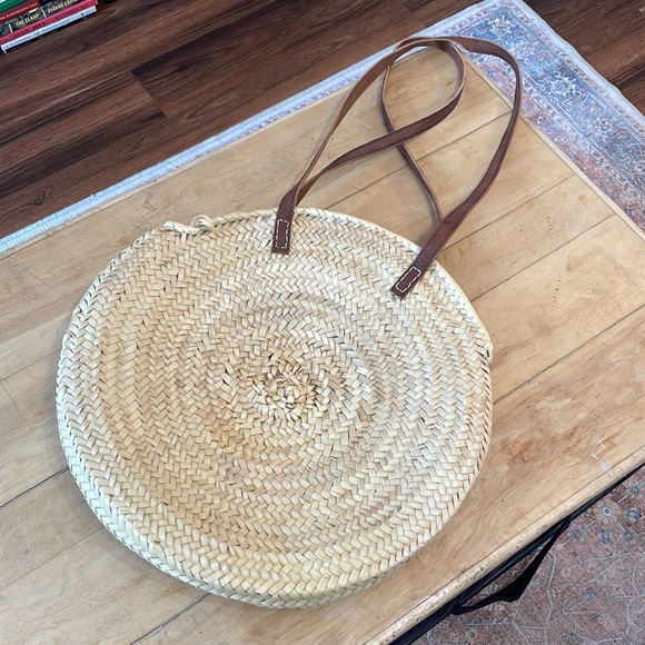 Moroccan Round Straw Tote Bag with Leather Straps - Picture 2 of 5